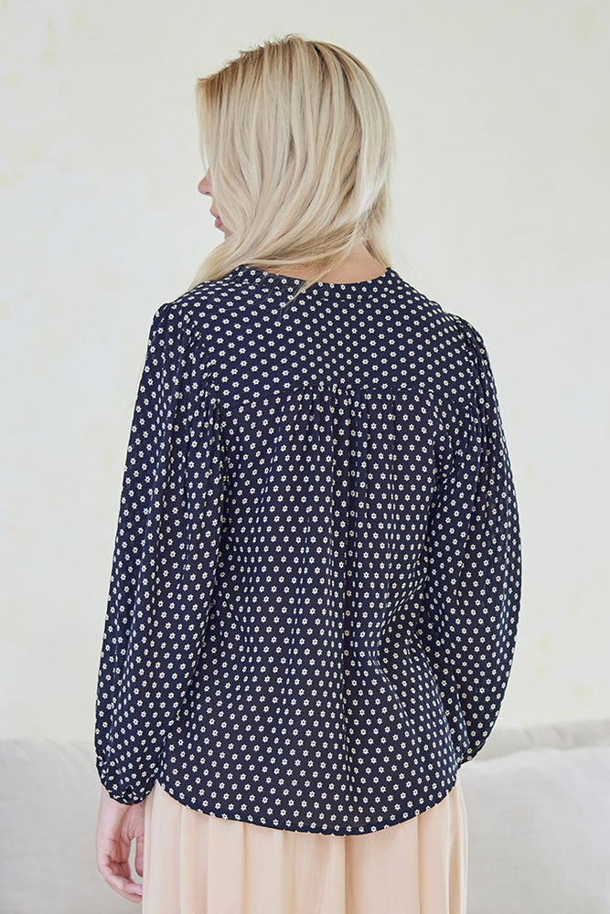 
                      
                        Alexa Blouse / Daisy Black
                      
                    