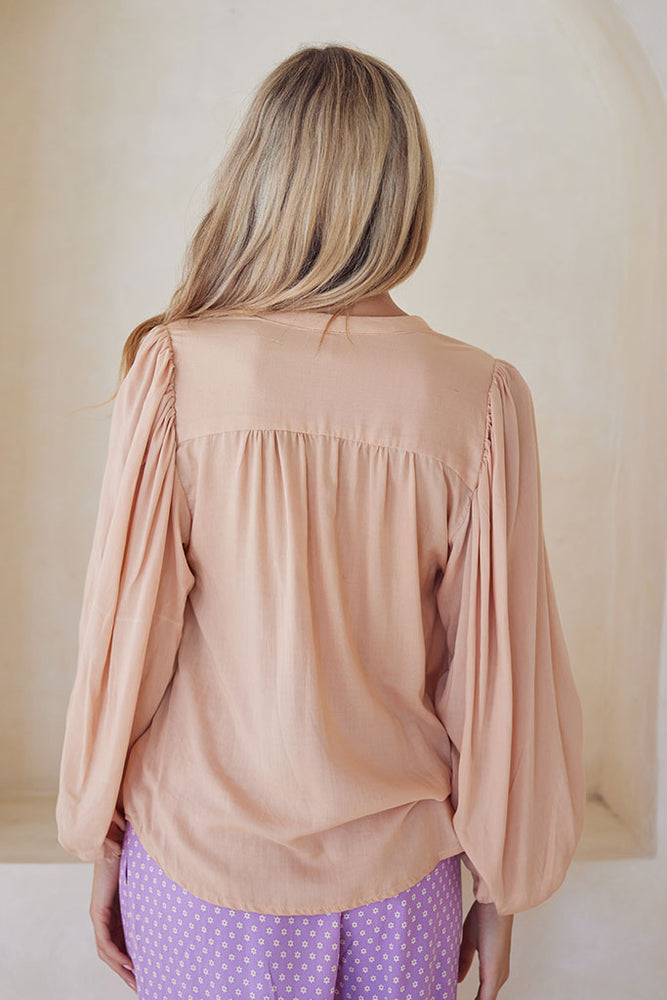 
                      
                        Alexa Blouse / Macadamia
                      
                    