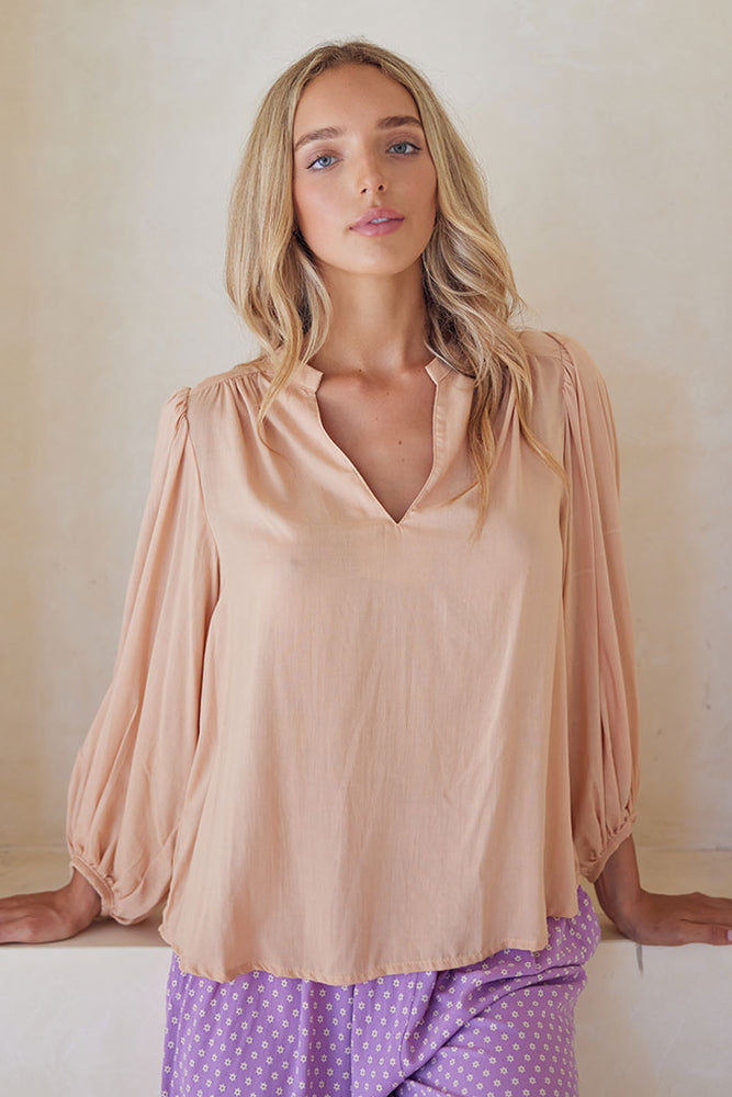 
                      
                        Alexa Blouse / Macadamia
                      
                    