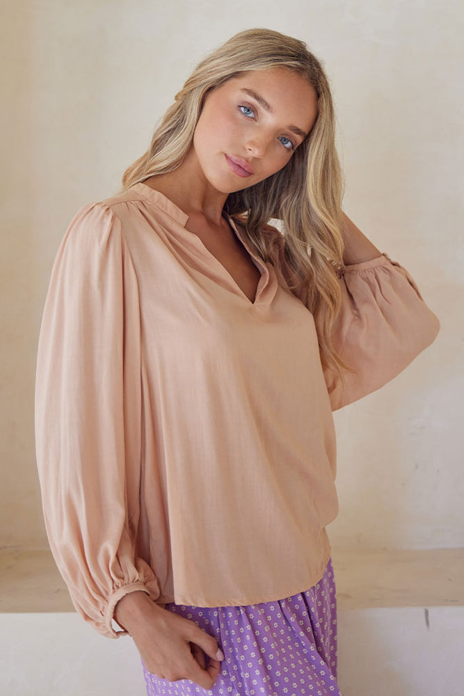 
                      
                        Alexa Blouse / Macadamia
                      
                    