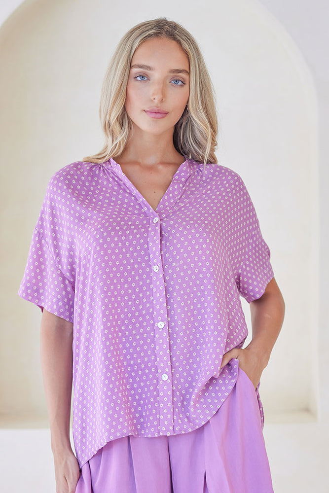 
                      
                        Chiara Blouse / Daisy Lilac
                      
                    