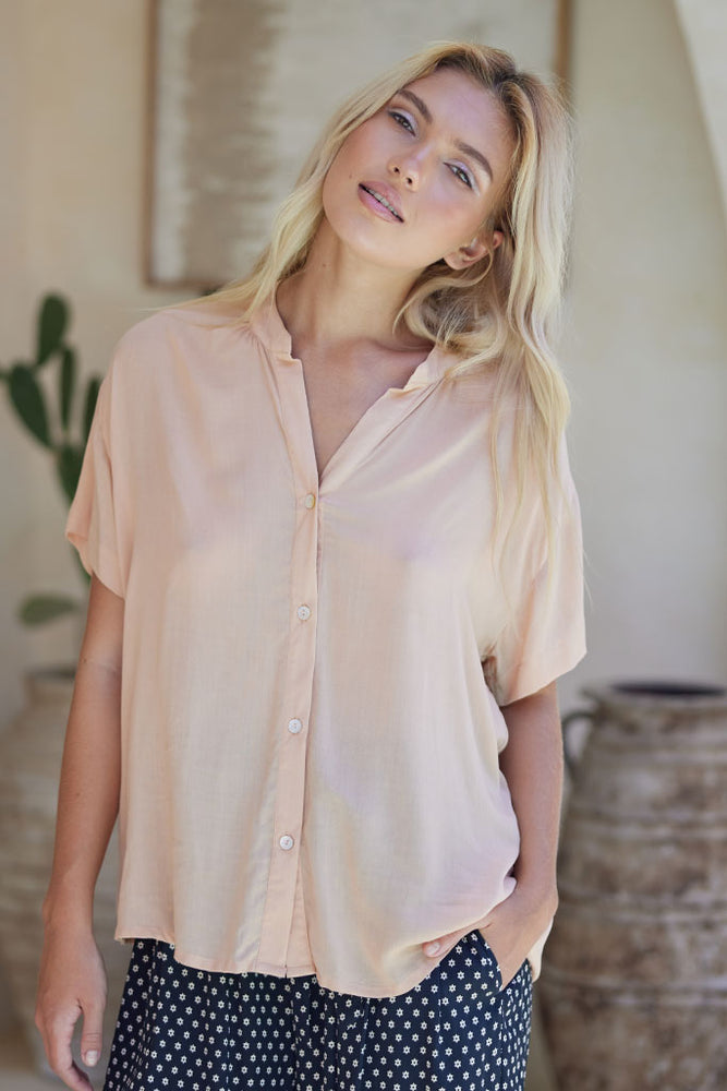 
                      
                        Chiara Blouse / Macadamia
                      
                    