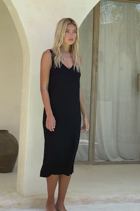 
                      
                        Load and play video in Gallery viewer, Kamila Midi Dress / Black
                      
                    